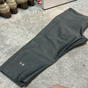 Under Armour cropped at leisure pants